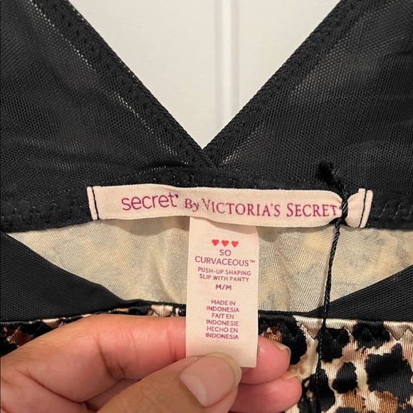Victoria Secrets - Picture 2 of 6